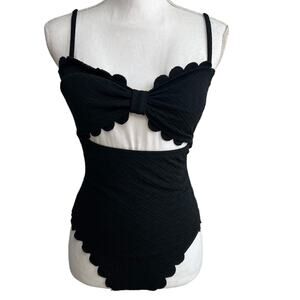 CUPSHE BLACK ONE PIECE WOMEN MEDIUM SCALLOP SLIMMING BEACH SWIMSUIT BRAND NEW